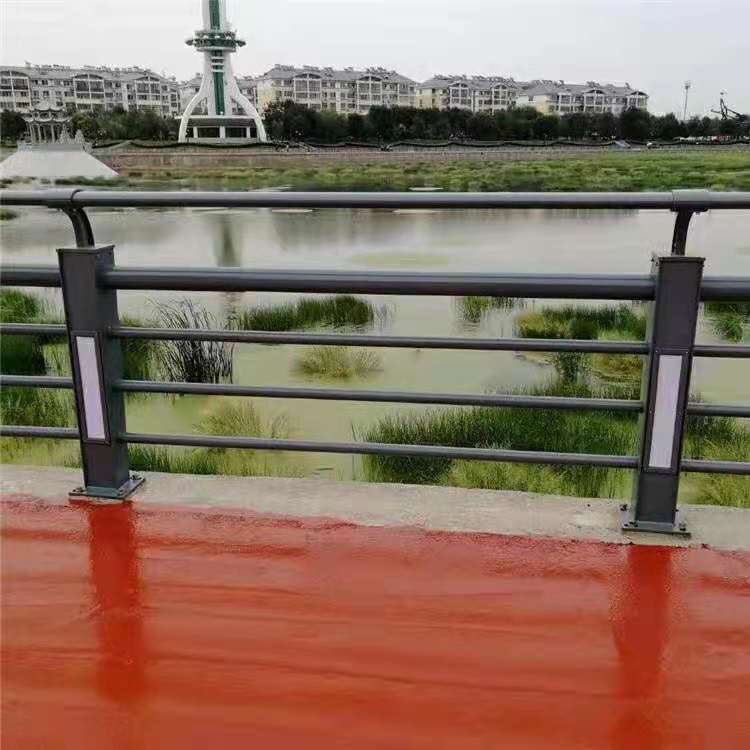 燈光護(hù)欄